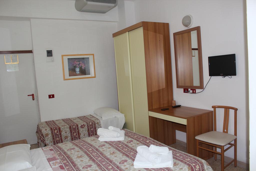 Hotel Santini Rimini Oda fotoğraf